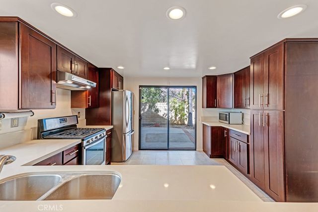 4144 Lost Springs Drive, Calabasas, CA 91301