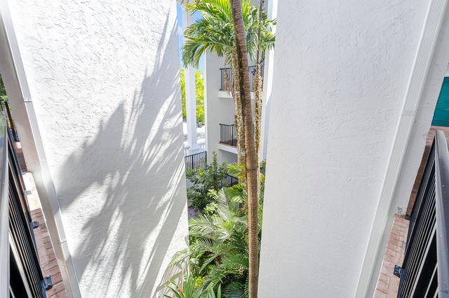 1212 SE 2nd Court 303, Fort Lauderdale, FL 33301