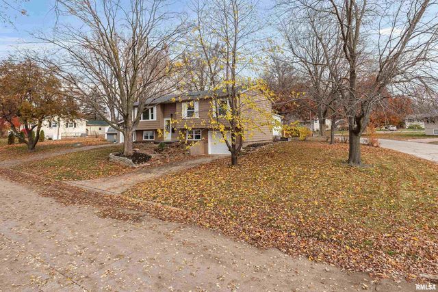 3205 Candlewick Drive, Bettendorf, IA 52722