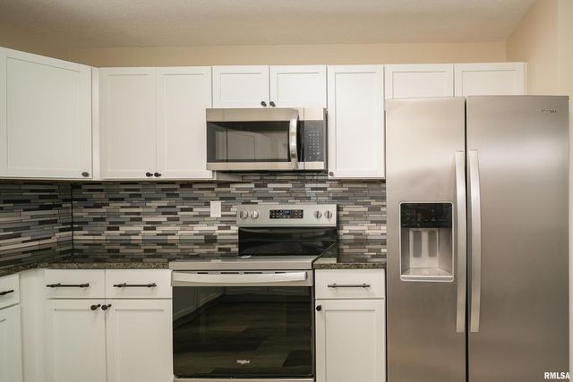 3205 Candlewick Drive, Bettendorf, IA 52722