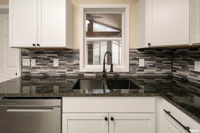 3205 Candlewick Drive, Bettendorf, IA 52722