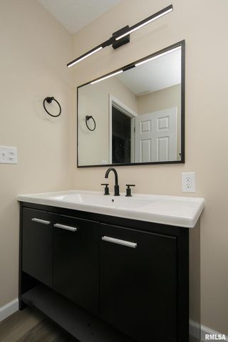 3205 Candlewick Drive, Bettendorf, IA 52722