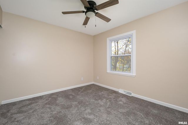 3205 Candlewick Drive, Bettendorf, IA 52722