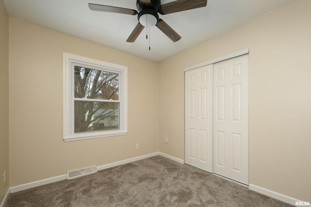 3205 Candlewick Drive, Bettendorf, IA 52722