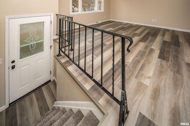 3205 Candlewick Drive, Bettendorf, IA 52722