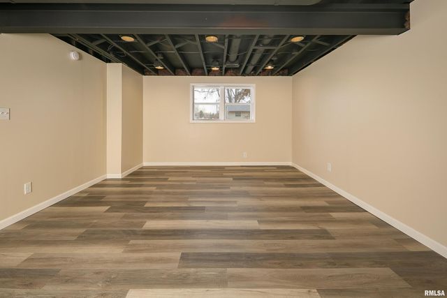 3205 Candlewick Drive, Bettendorf, IA 52722