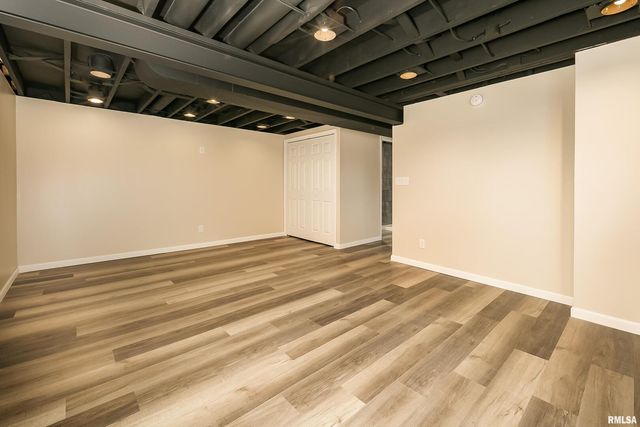 3205 Candlewick Drive, Bettendorf, IA 52722