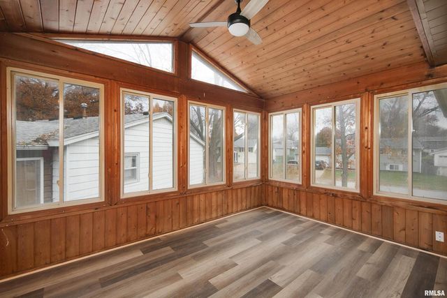 3205 Candlewick Drive, Bettendorf, IA 52722