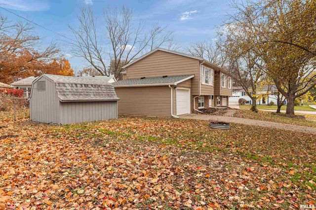 3205 Candlewick Drive, Bettendorf, IA 52722