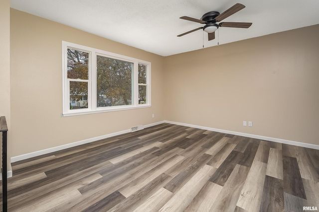 3205 Candlewick Drive, Bettendorf, IA 52722