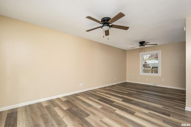 3205 Candlewick Drive, Bettendorf, IA 52722