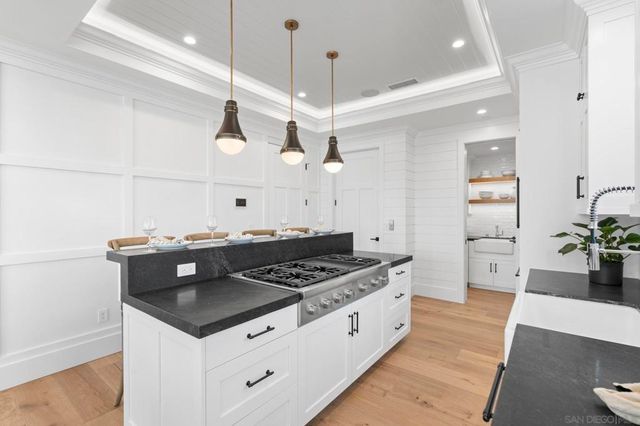 466 Westbourne St, La Jolla, CA 92037