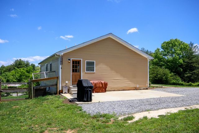 233 Gallimore LN NE, Floyd, VA 24091