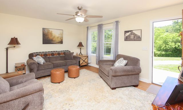 233 Gallimore LN NE, Floyd, VA 24091
