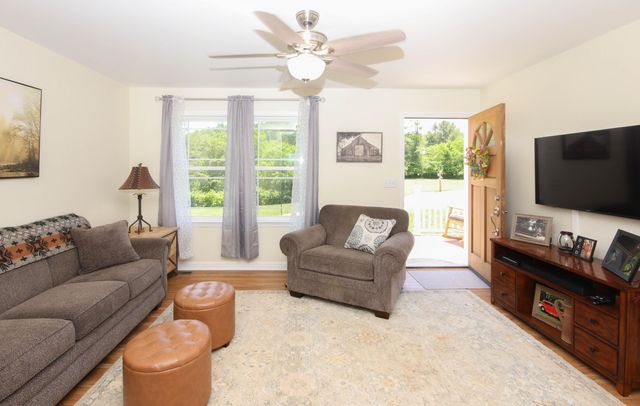 233 Gallimore LN NE, Floyd, VA 24091