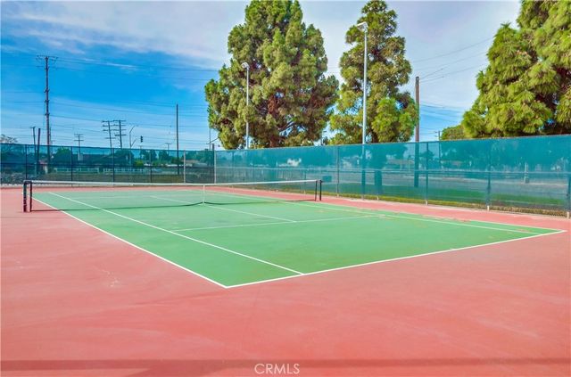 5571 Reno Circle, Huntington Beach, CA 92649