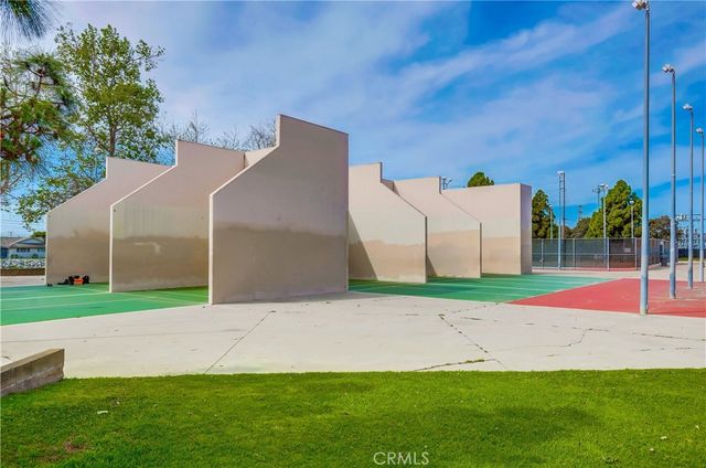 5571 Reno Circle, Huntington Beach, CA 92649