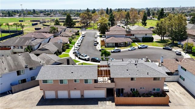5571 Reno Circle, Huntington Beach, CA 92649