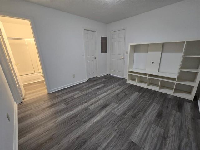 4931 Sugar Creek Drive, Sugar Hill, GA 30518