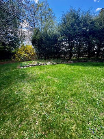 16 Beechwood Terrace, Poughkeepsie, NY 12601