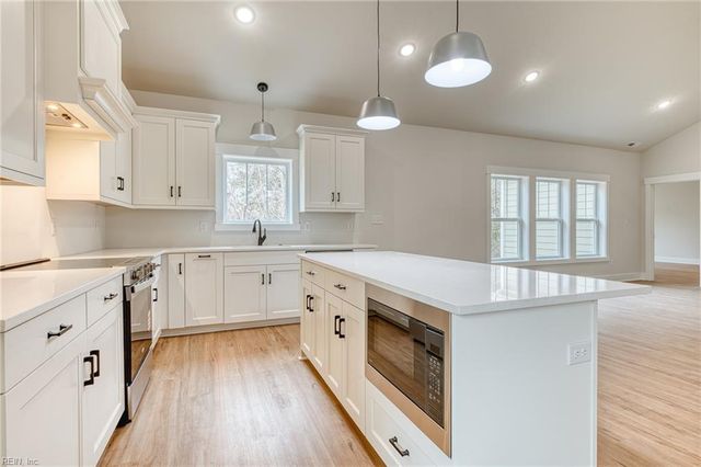 1216 Hitchens LN, Williamsburg, VA 23188