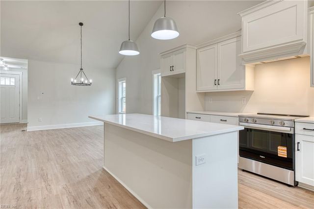 1216 Hitchens LN, Williamsburg, VA 23188