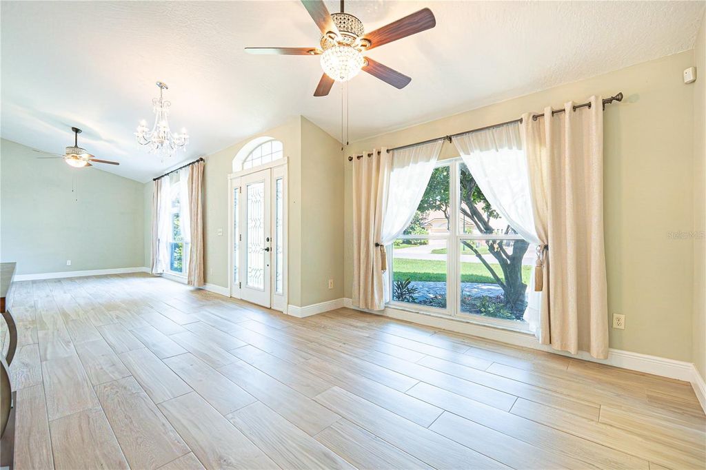 Image 11 of property listing at 12845 FORESTEDGE CIRCLE, Orlando, FL 32828