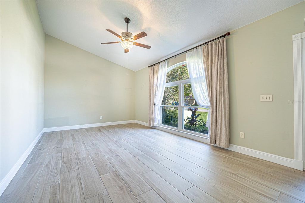 Image 12 of property listing at 12845 FORESTEDGE CIRCLE, Orlando, FL 32828