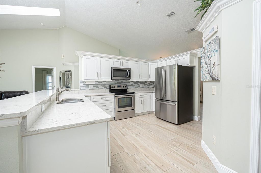 Image 16 of property listing at 12845 FORESTEDGE CIRCLE, Orlando, FL 32828