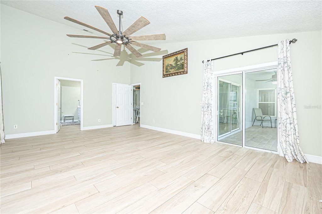 Image 19 of property listing at 12845 FORESTEDGE CIRCLE, Orlando, FL 32828