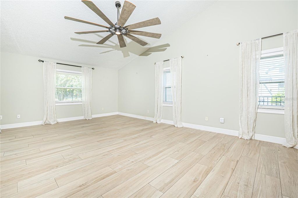 Image 21 of property listing at 12845 FORESTEDGE CIRCLE, Orlando, FL 32828