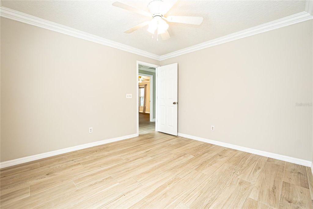 Image 27 of property listing at 12845 FORESTEDGE CIRCLE, Orlando, FL 32828