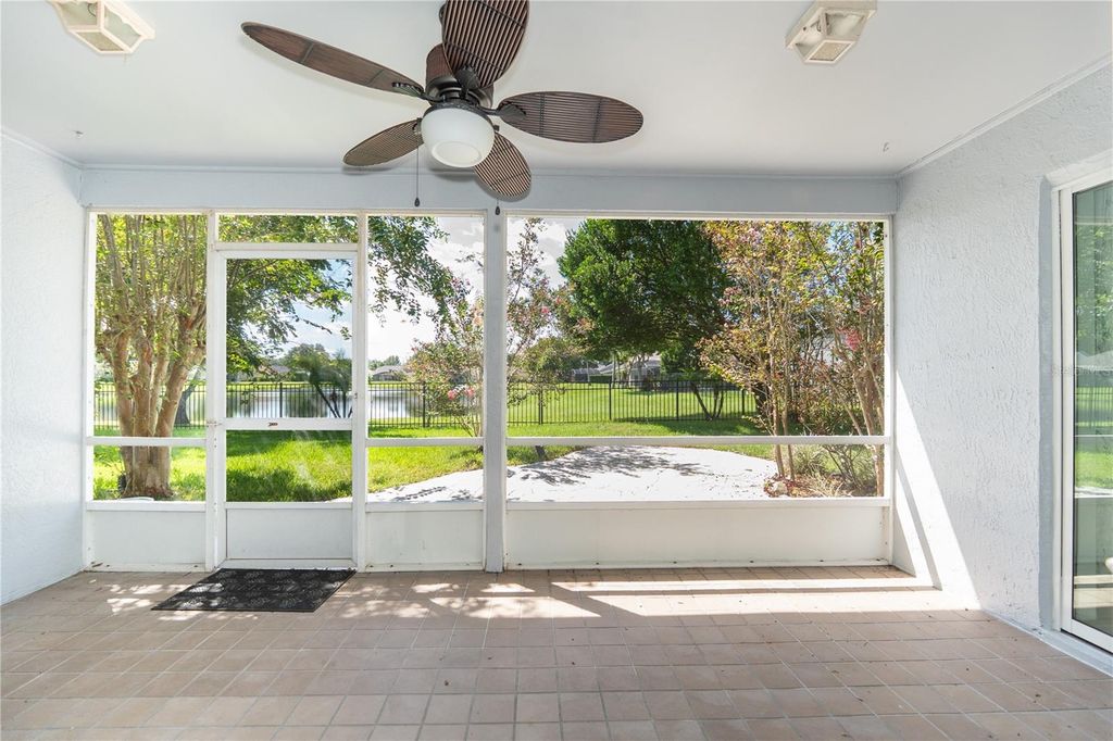 Image 34 of property listing at 12845 FORESTEDGE CIRCLE, Orlando, FL 32828