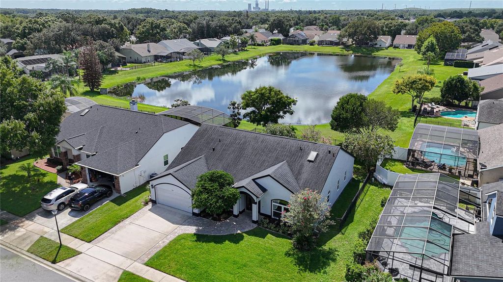 Image 36 of property listing at 12845 FORESTEDGE CIRCLE, Orlando, FL 32828