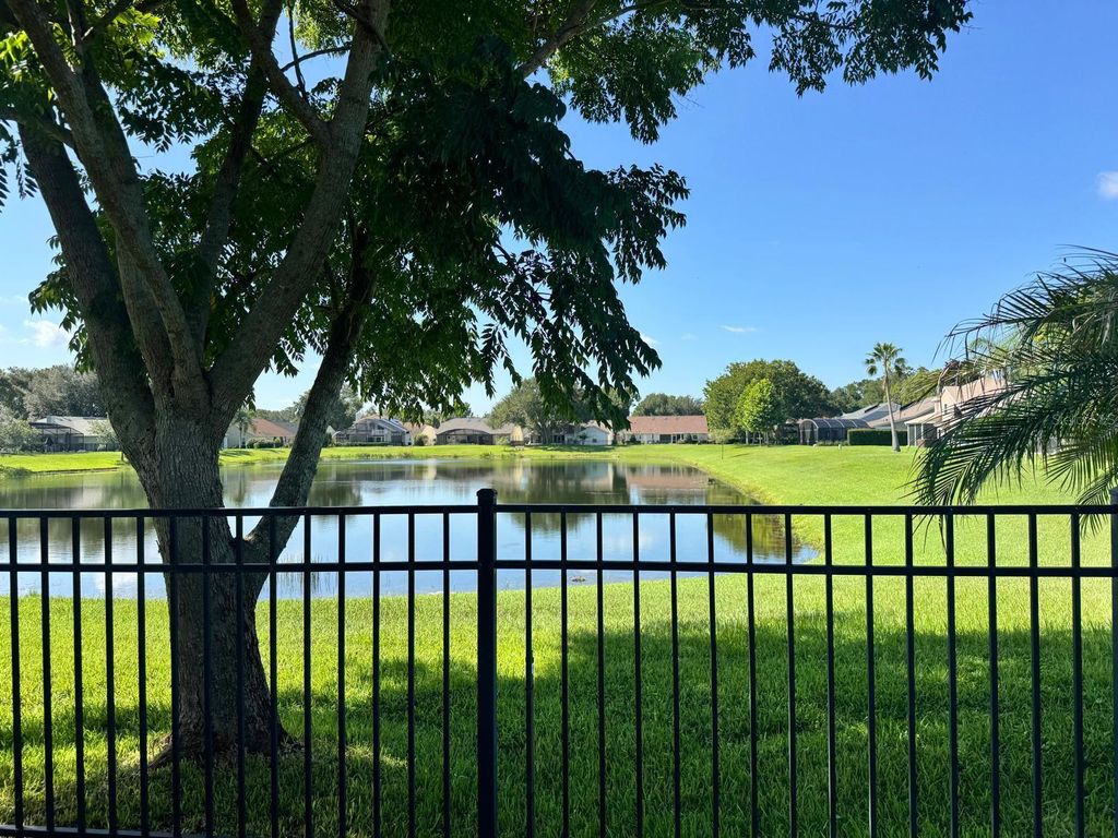 Image 8 of property listing at 12845 FORESTEDGE CIRCLE, Orlando, FL 32828