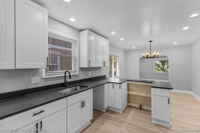 15460 Auburn Street, Detroit, MI 48223