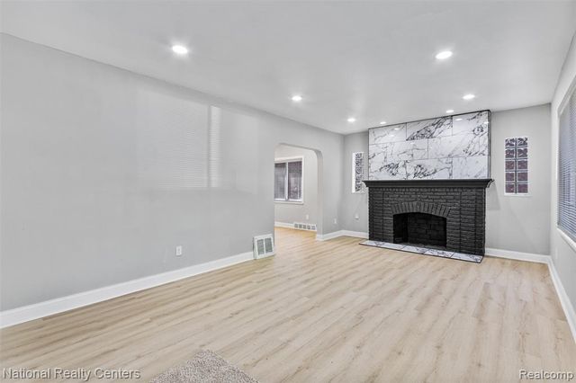 15460 Auburn Street, Detroit, MI 48223