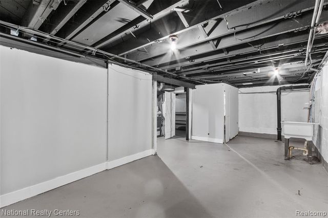 15460 Auburn Street, Detroit, MI 48223