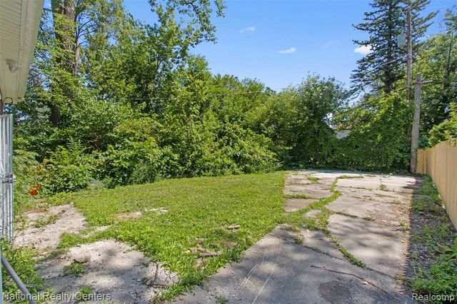 15460 Auburn Street, Detroit, MI 48223