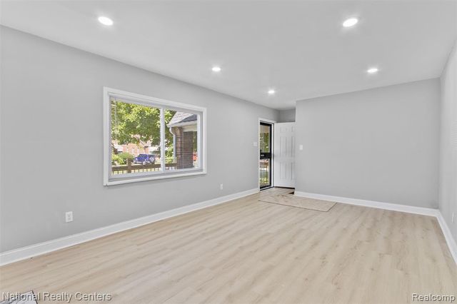 15460 Auburn Street, Detroit, MI 48223