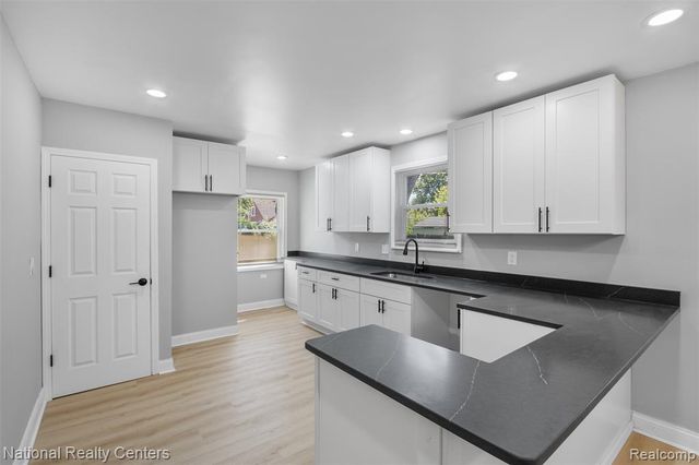 15460 Auburn Street, Detroit, MI 48223