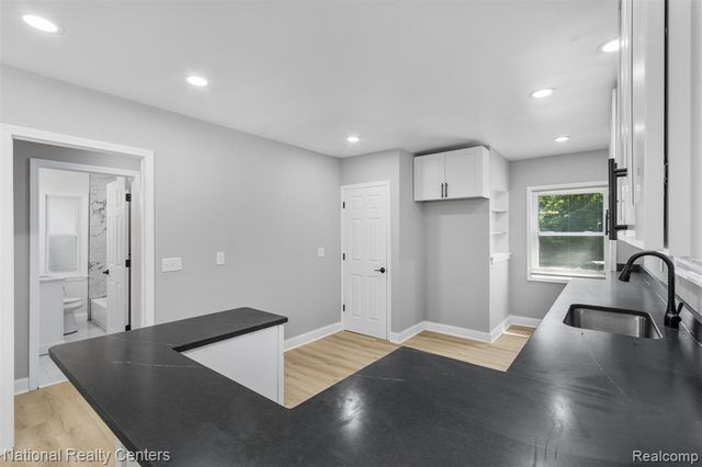 15460 Auburn Street, Detroit, MI 48223