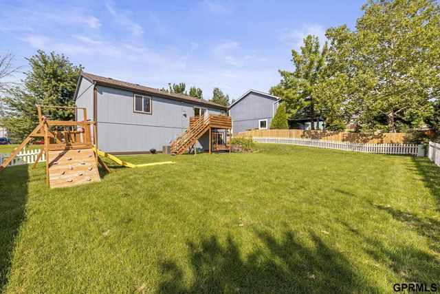 205 Sea Pines Drive, Papillion, NE 68133