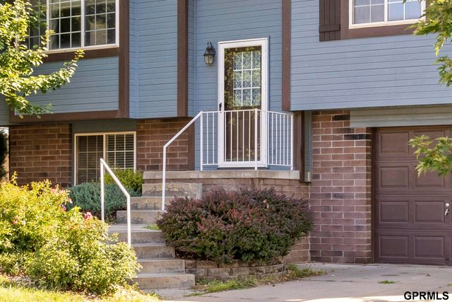 205 Sea Pines Drive, Papillion, NE 68133