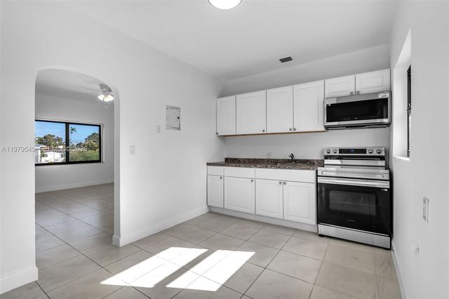 130 SW 31st Ct 3, Miami, FL 33135