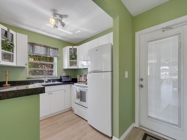 95 Spring Lake Drive SW 101, Vero Beach, FL 32962