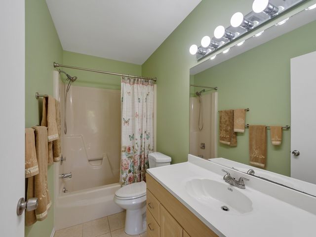 95 Spring Lake Drive SW 101, Vero Beach, FL 32962