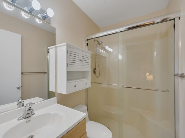 95 Spring Lake Drive SW 101, Vero Beach, FL 32962