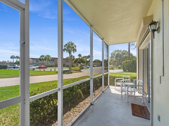 95 Spring Lake Drive SW 101, Vero Beach, FL 32962