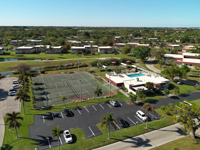 95 Spring Lake Drive SW 101, Vero Beach, FL 32962